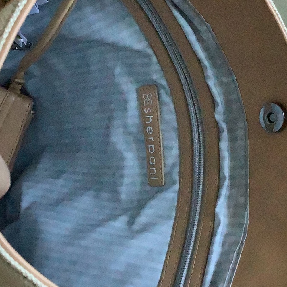 Sherpani Hadley Jet in cream travel bag - Picture 5 of 9